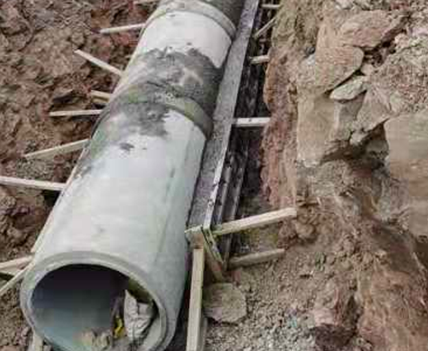 重庆铁路杻纽东环线混凝土排水管安装