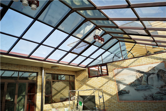 安装玻璃阳光房需要一定的技术和经验