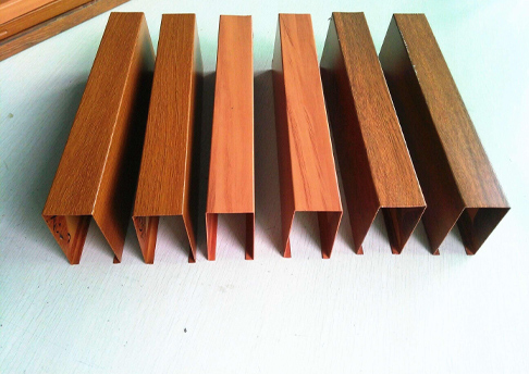 怎么去選擇質量更好的木紋鋁方通