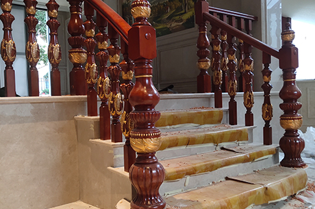 實木樓梯在設計安裝時要遵循怎樣的原則與細節？