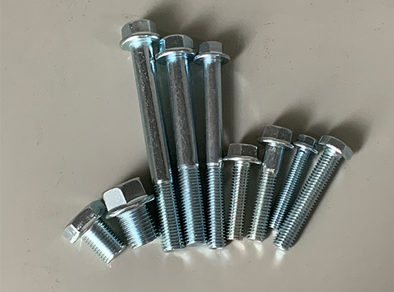 钢铁螺丝是指用钢铁螺丝线材墩打而成的螺丝形状