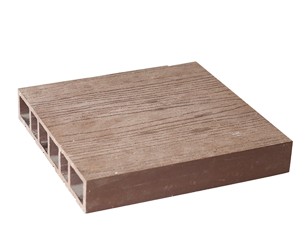 户外木塑地板优势很多外行人应该怎么来选择木塑地板呢？