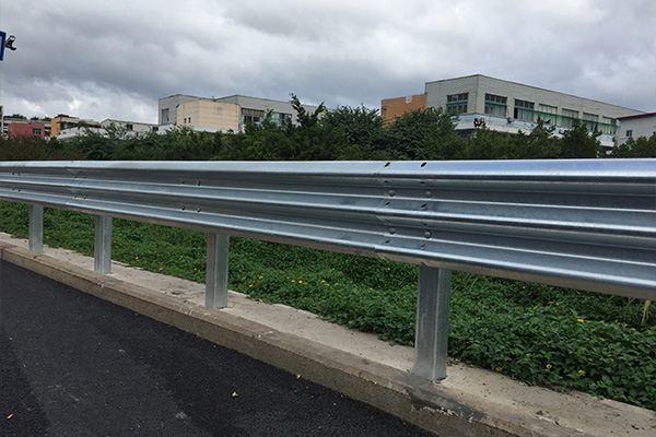 泉州高速公路波形护栏安装项目施工前的安全准备工作