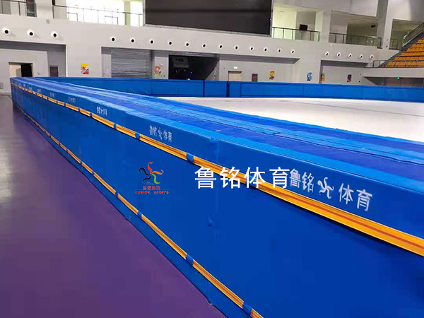 潍坊短道速滑防护垫泡沫结构和包覆层组成。​