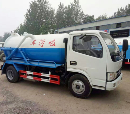 北京/天津吸污车厂家讲解在雨季安全通过积水行驶