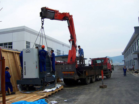 搬遷公司針對不同工廠的設備搬運設置專門的裝卸方案