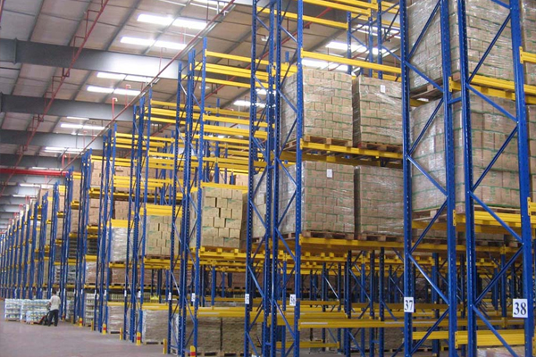 你知道昆明仓储货架在仓库中有哪几种分布形式吗?