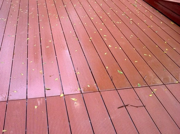 塑木地板是昆明塑木地板廠家推出的新型裝修裝飾環保型工程建材