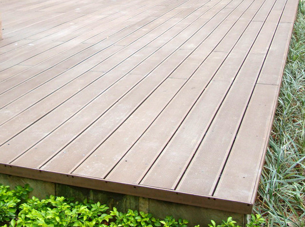 昆明別墅花園塑木地板安裝需要注意哪些地面細節?
