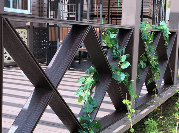 为什么一些别墅花园都比较喜欢用云南塑木花架来装修装饰呢?