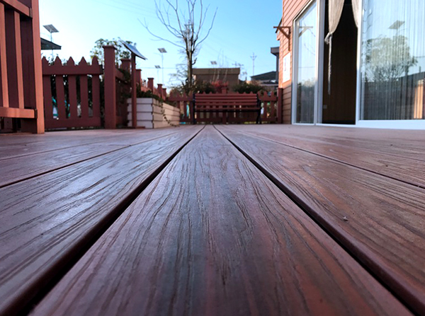 昆明塑木地板材料在户外景观中设计中一些需要的注意点