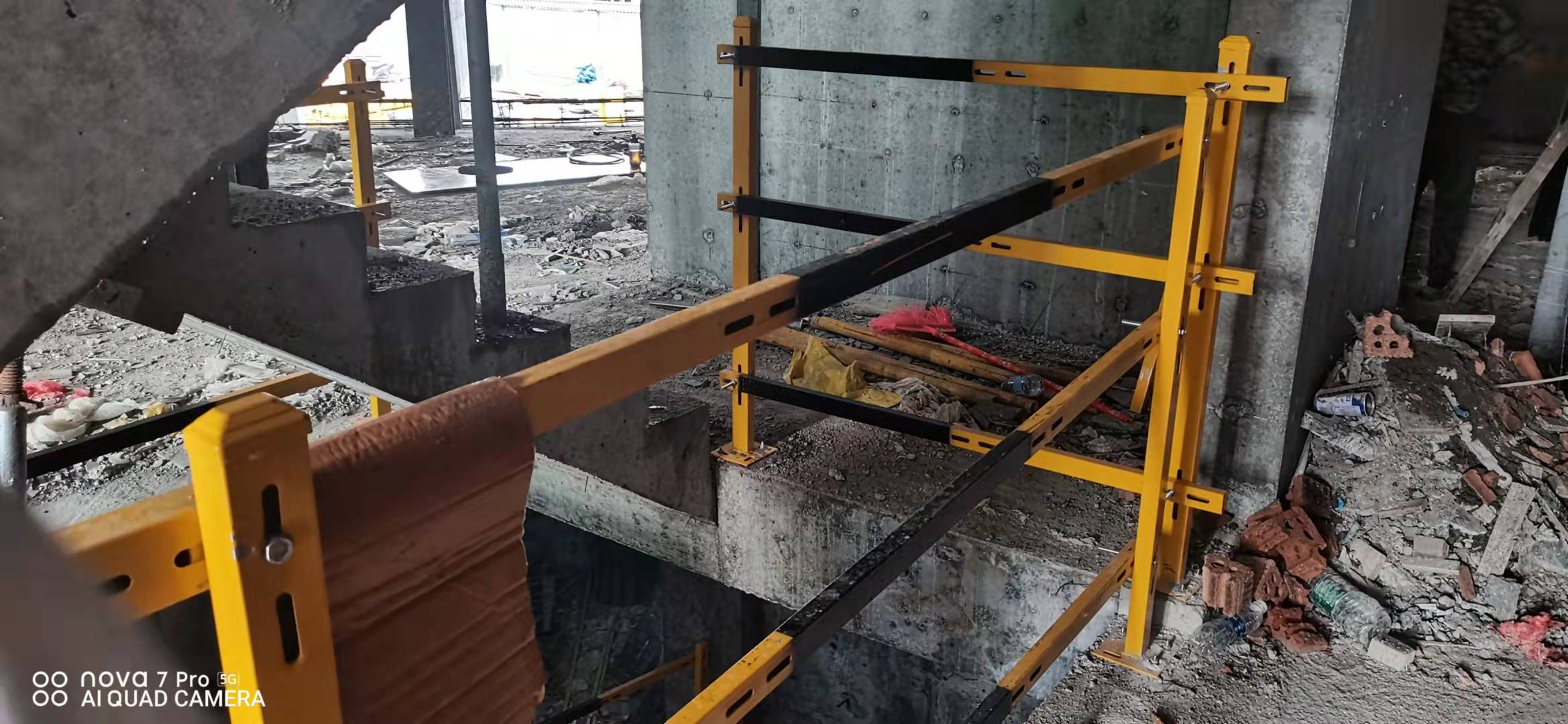 三明伸缩楼梯厂家关于伸缩楼梯栏杆的安装准备工作说明