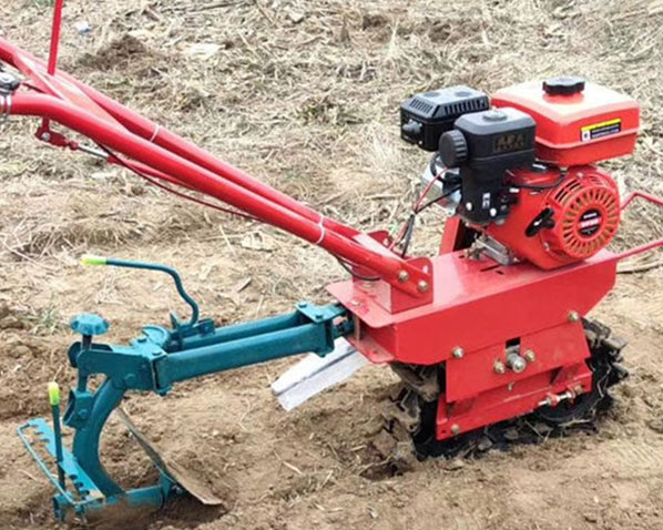 Micro cultivator scarifying cultivated land
