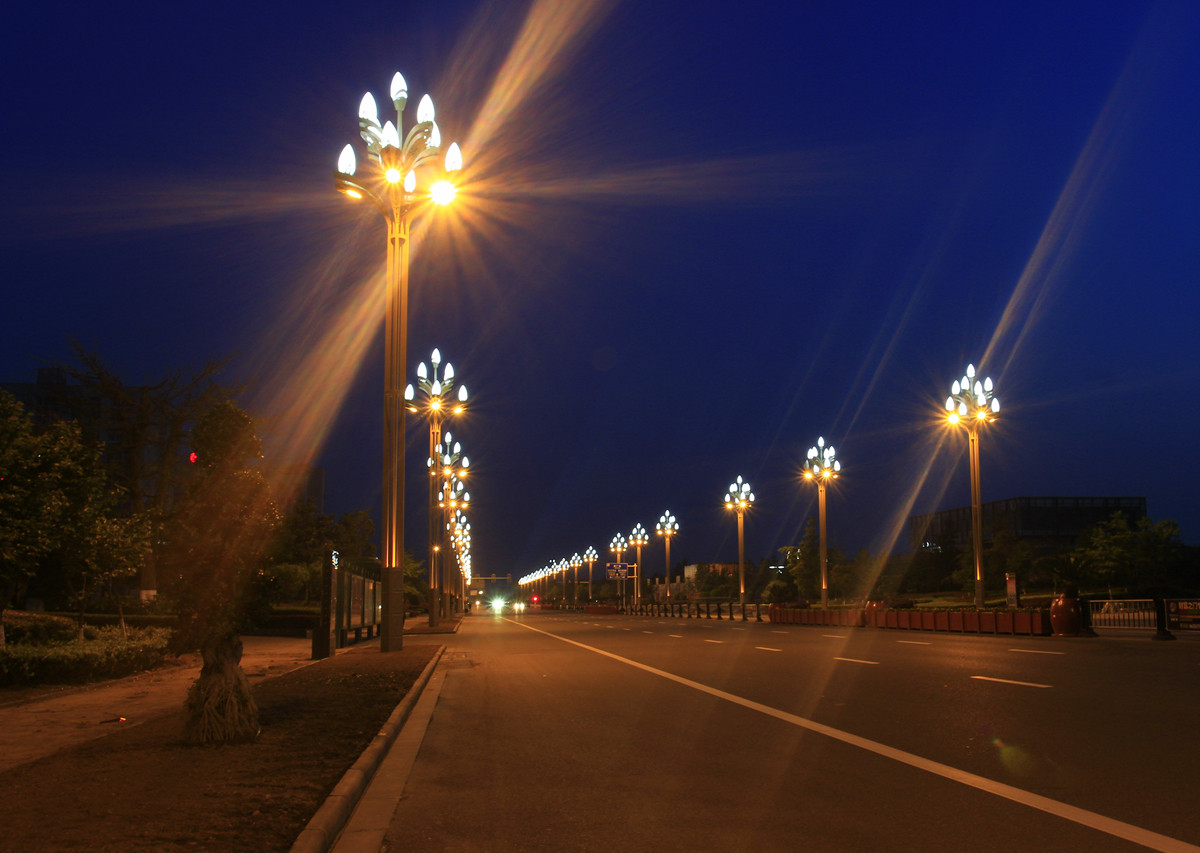 昆明路灯厂家分析住宅小区道路照明设计中应注意的几个方面！