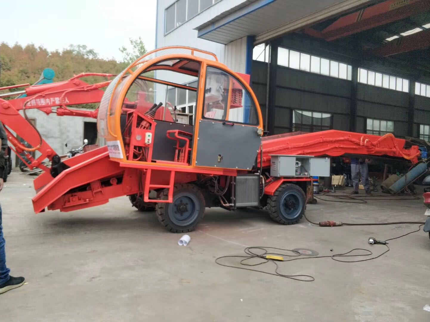 礦用帶空調扒渣機