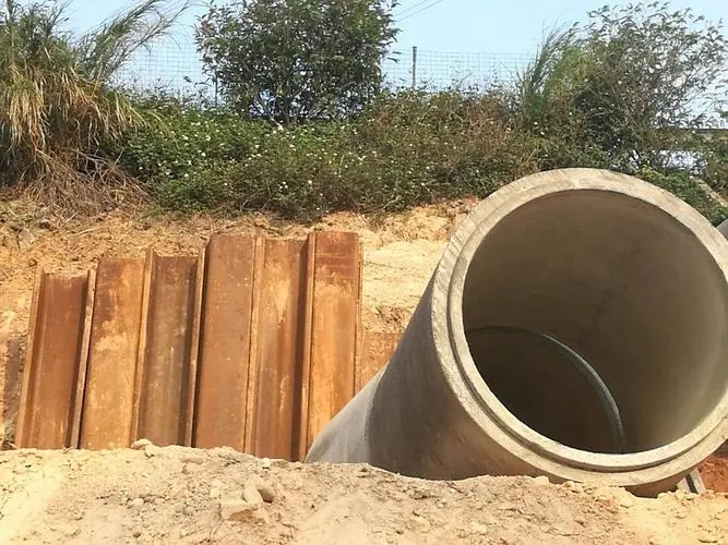 钢筋混凝土排水管又称水泥管，是用于排水的系统的一种建材管道