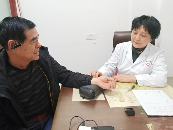 女性春季应该如何养生？咸阳中医培训学校甩来4个字-吃好喝好