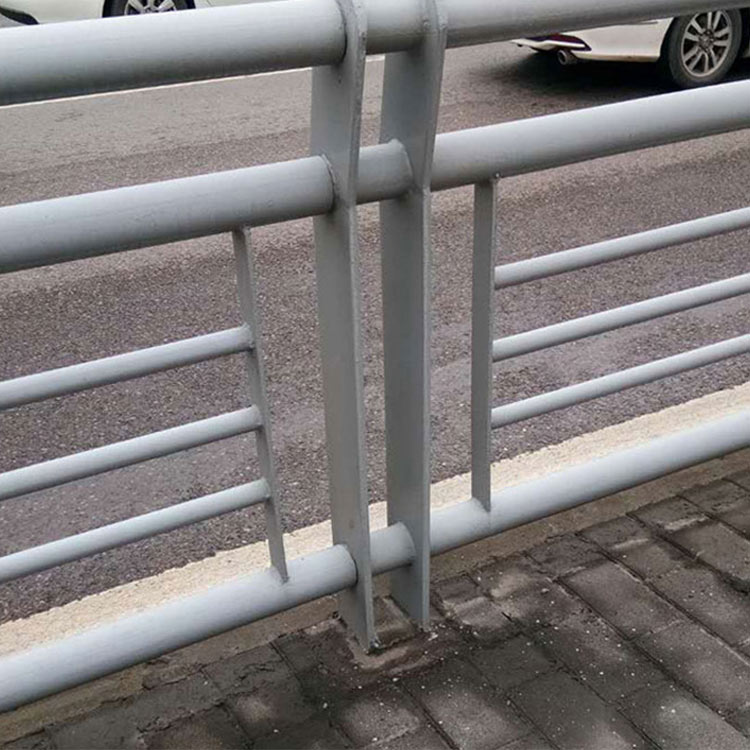 锌钢交通护栏的使用寿命是多长