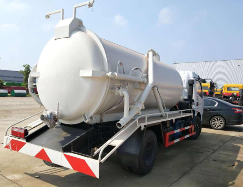 真空吸粪车