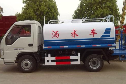 小型洒水车