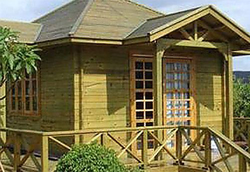 防腐木木屋厂家分享怎样建造木屋别墅的地基?