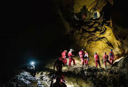 洞穴探險