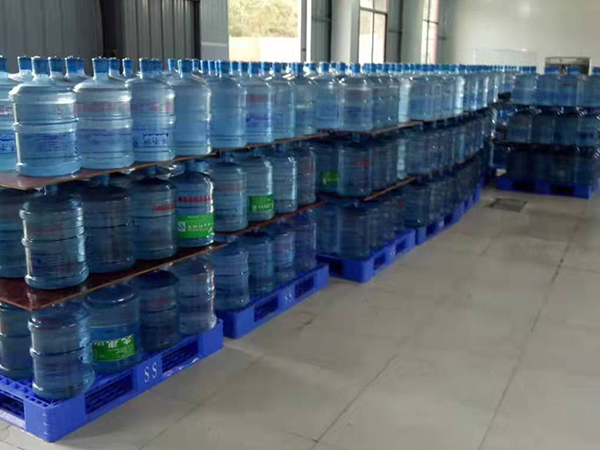 襄阳桶装水批发提醒水在人的生活中扮演着重要的角色
