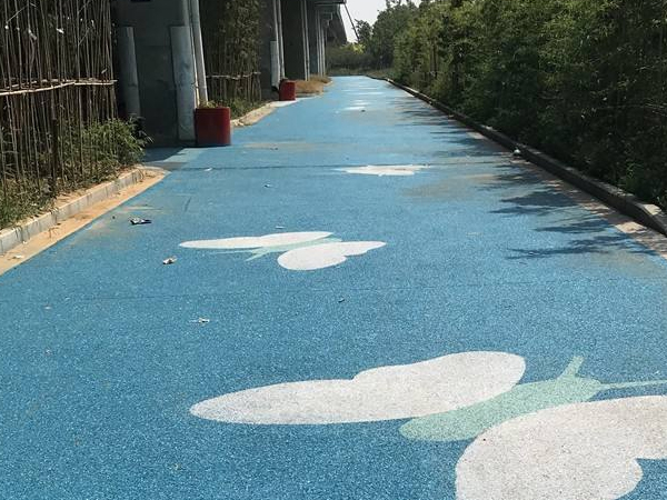 彩色瀝青路面施工時路面上的舊標線應該怎么清除呢?