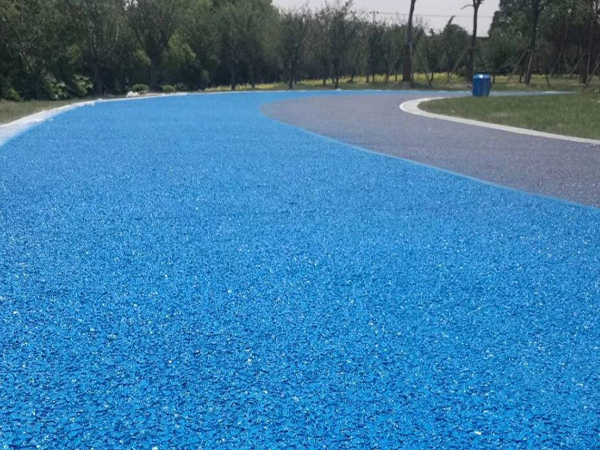 彩色瀝青路面施工公司都是如何施工彩色瀝青路的?