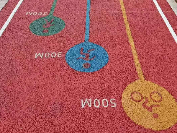 校园里的跑道你知道为什么要用彩色沥青吗？