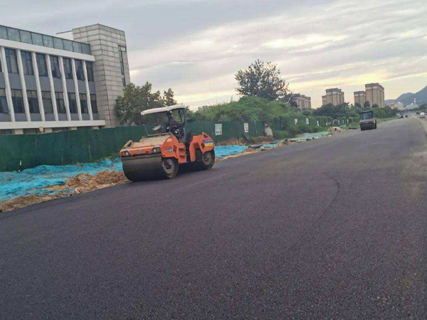 云南道路瀝青施工公司常用的一些瀝青路面施工方法是什么
