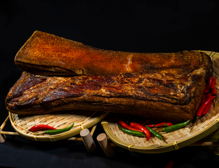 新疆乌鲁木齐烟熏腊肉和恩施腊肉有什么区别你们知道吗？辈辈种让您了解两者的区别在哪里。