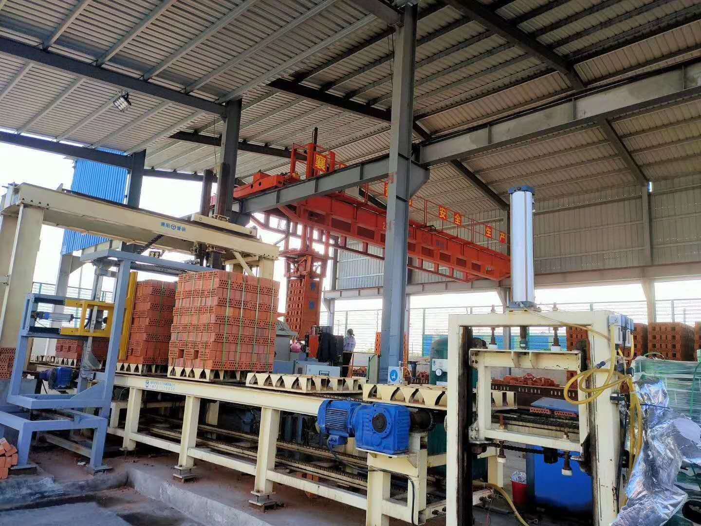 Automatic brick unloading and packing production l