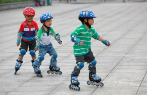 小孩子学轮滑对发育有影响吗