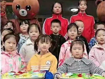 紫韵东城幼儿园重阳节主题活动