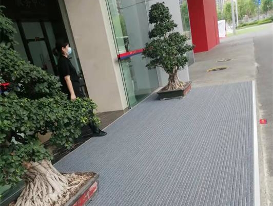 绵阳成都铝合金地垫厂家：入户门脚垫什么材质好