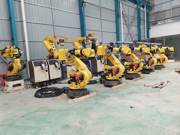 发那科机器人 FANUC 2000iB 210F＋日本原装进口轨道