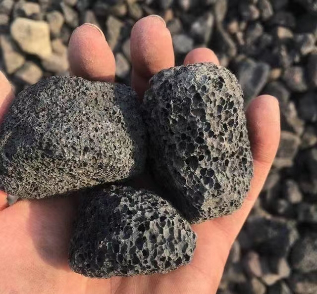 北京火山岩厂家告诉您如何选择火山岩！！