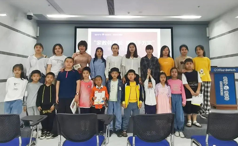 瓷天下海絲谷攜手閩清婦聯開展“送法進萬家 家教伴成長”親子文明實踐活動