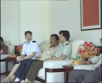 2004年8月19日至26日，霍小青少将陈月华少将邀请任新春