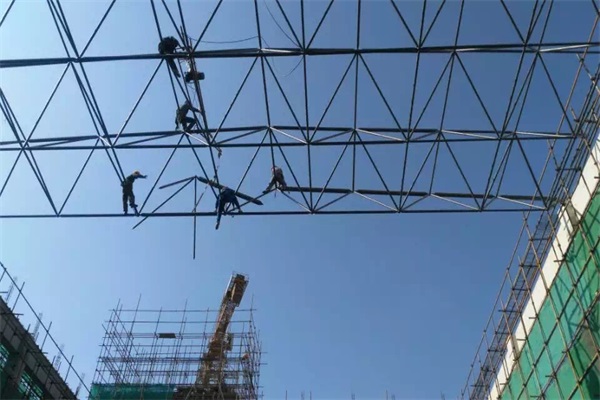 黑龙江齐齐哈尔哈尔滨怎么保证管桁架结构的安全性？
