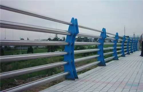 不銹鋼橋梁護欄廠家教你如何選擇橋梁防撞護欄？