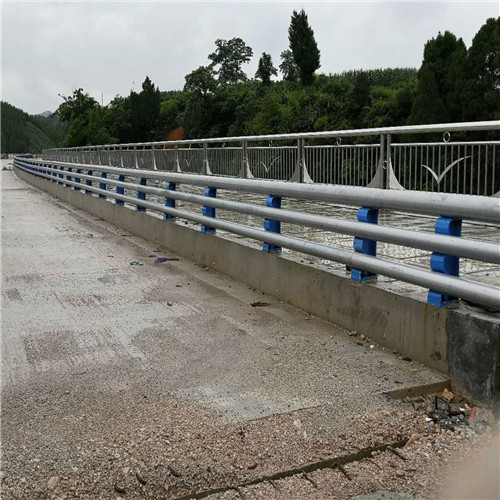 天津不锈钢复合管栏杆-防撞护栏