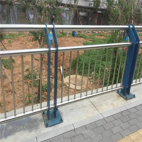 不锈钢复合管栏杆施工时注意问题
