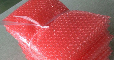 红色气泡袋所具备防震，体轻，单双两面效果更好