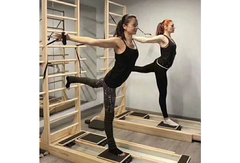 女性瑜伽