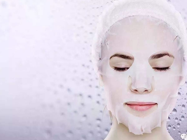 河南美容护肤产品公司告诉你夏天脸上出油怎么办。