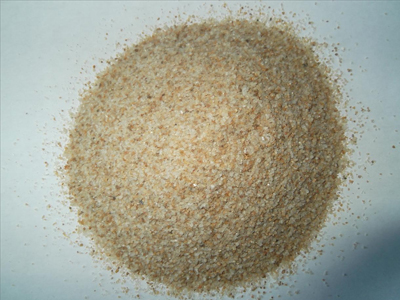 石英砂分为普通石英砂滤料，精制石英砂滤料