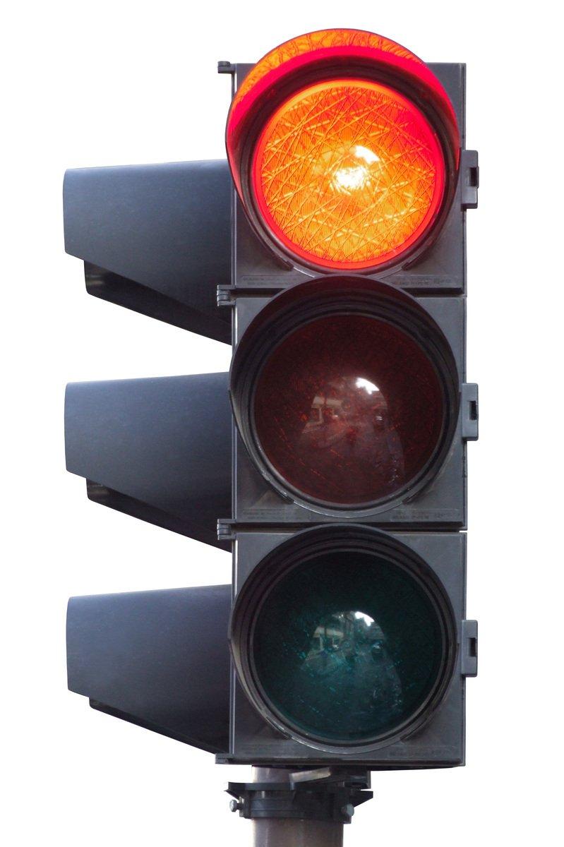 在道路交通中交通信号灯黄灯是什么意思呢？