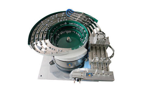 振动盘应用于各种自动组装设备，能按照不同的通途任意选择振动频率和振幅